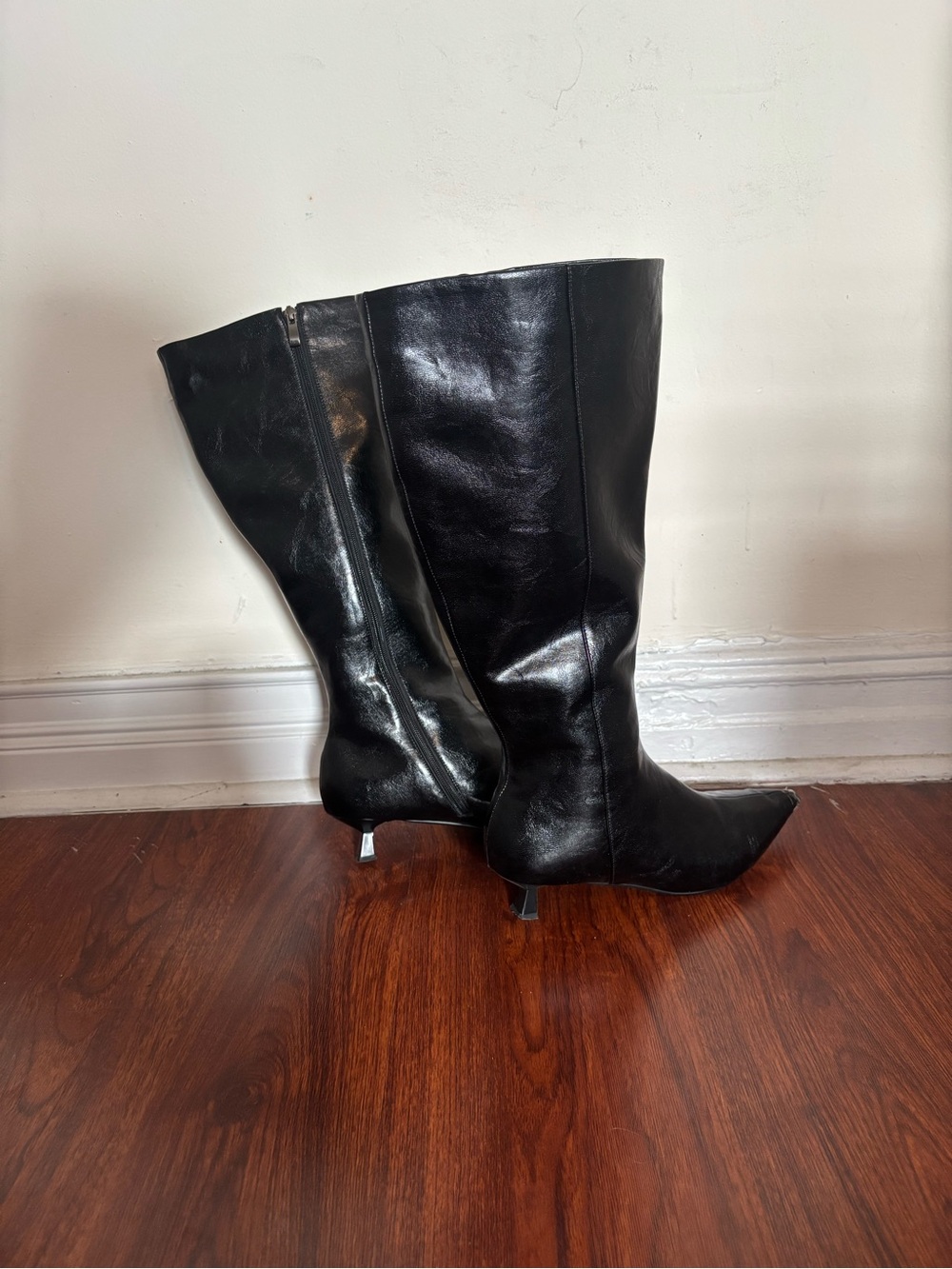 Classic Black Leather Knee Boots - Sleek Pointed Toe